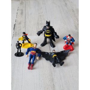 Superman Batman Batwoman Batgirl playset toy figure